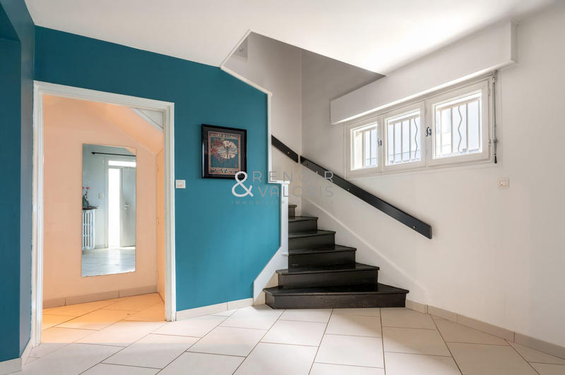 Maison - 168 m² - 9 pièces