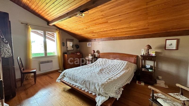 Maison - 200 m² - 8 pièces