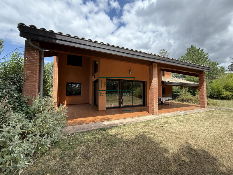 Maison - 198 m² - 6 pièces