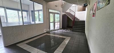 Local d'activité / Entrepôt - 1 600 m² - 22 pièces