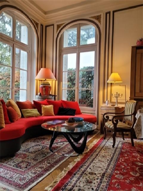 Maison - 385 m² - 9 pièces