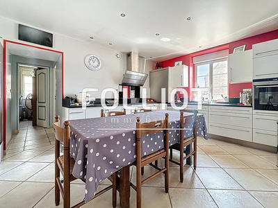 Maison - 302 m² - 16 pièces