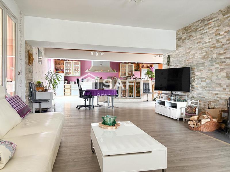 Maison - 230 m² - 8 pièces