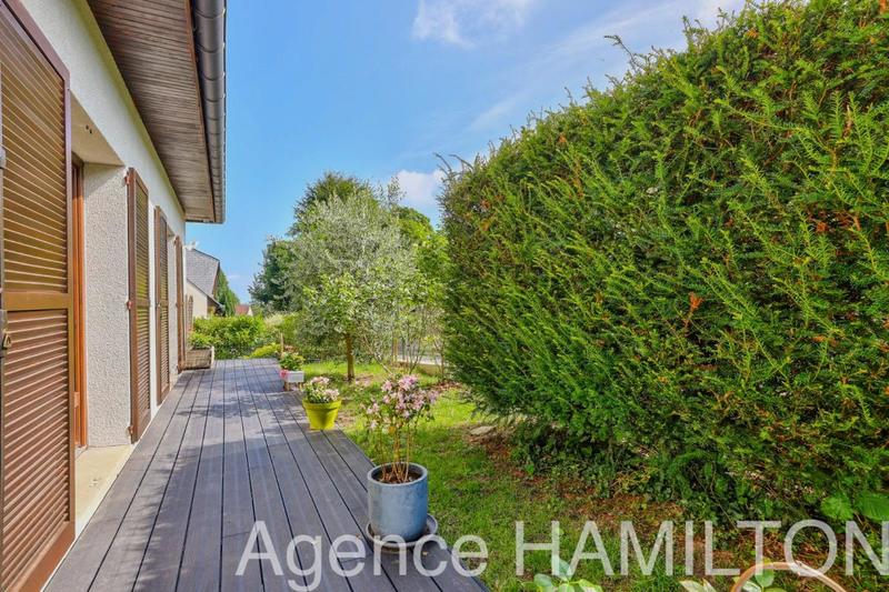 Maison - 250 m² - 8 pièces