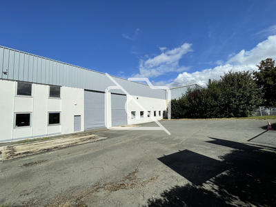 Entrepôt - 1 664 m²