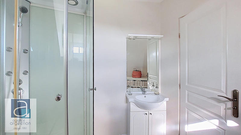 Maison - 220 m² - 5 pièces