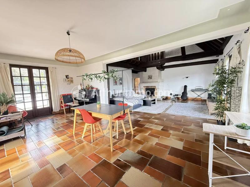 Maison - 264 m² - 9 pièces