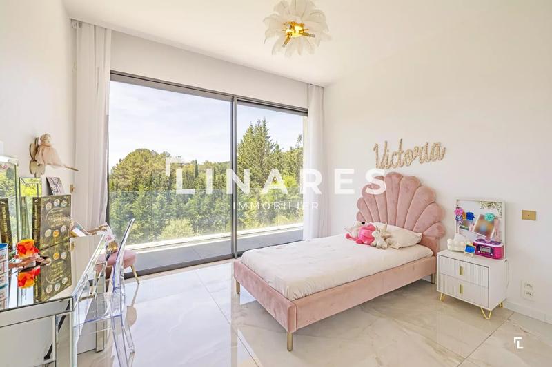 Villa - 300 m² - 9 pièces