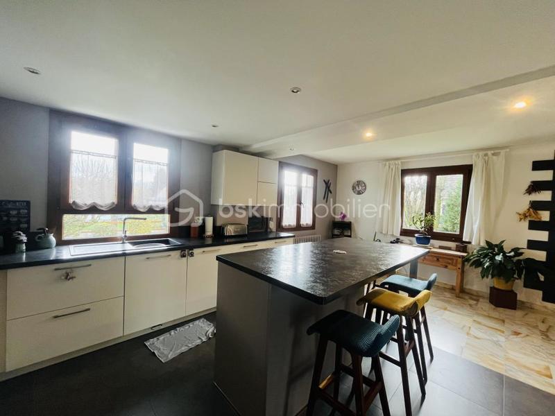 Maison - 222 m² - 8 pièces