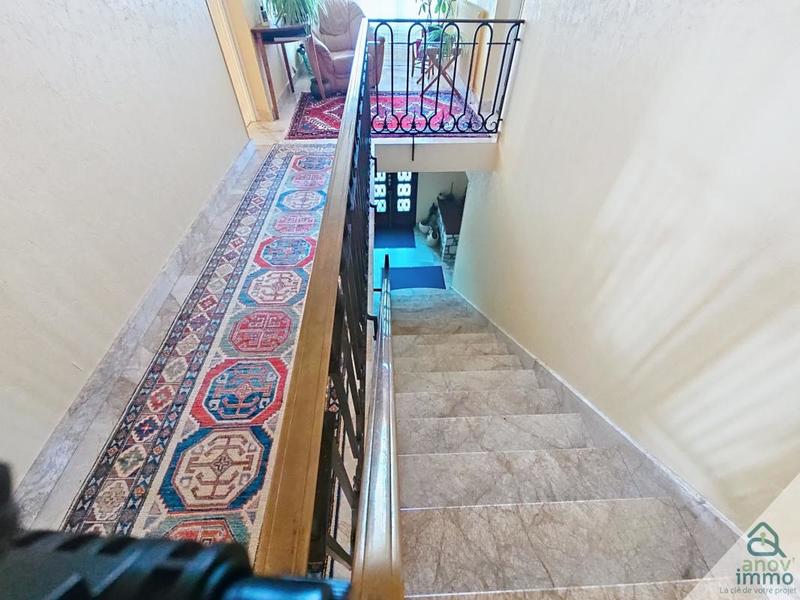 Maison - 422 m² - 12 pièces