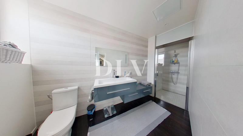 Appartement - 183 m² - 6 pièces