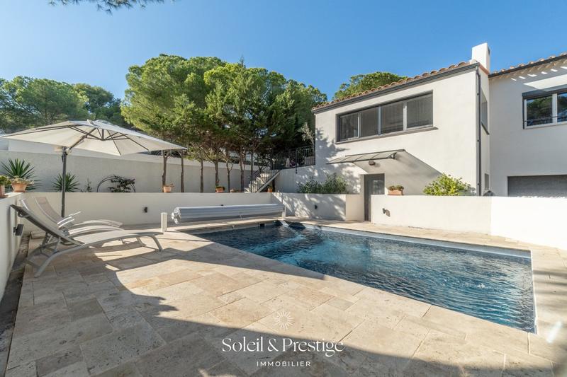 Maison - 180 m² - 9 pièces