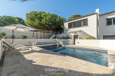 Maison - 180 m² - 9 pièces