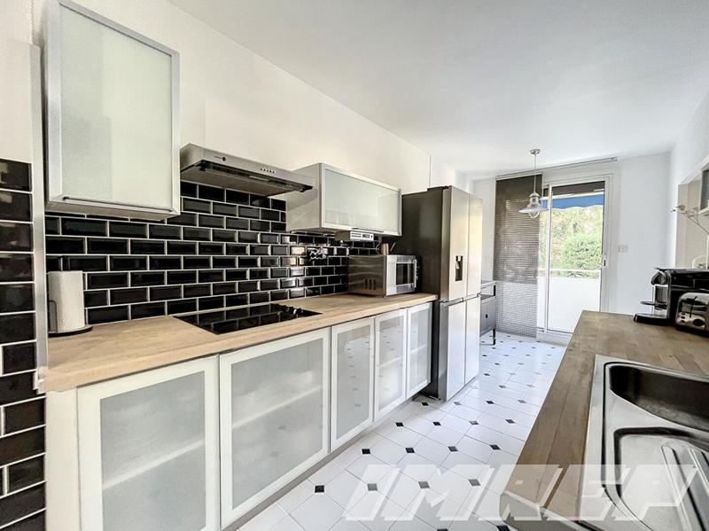 Appartement - 80 m² - 4 pièces