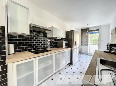 Appartement - 80 m² - 4 pièces