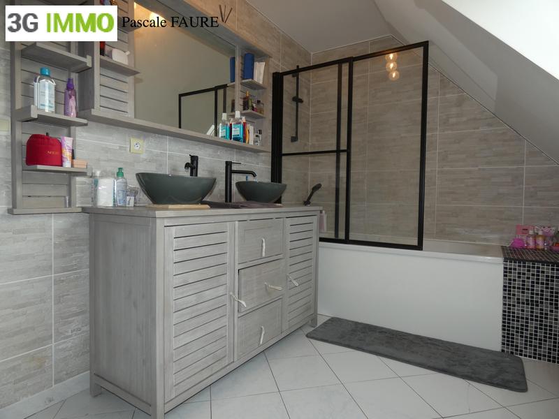 Maison traditionnelle - 125 m² - 7 pièces