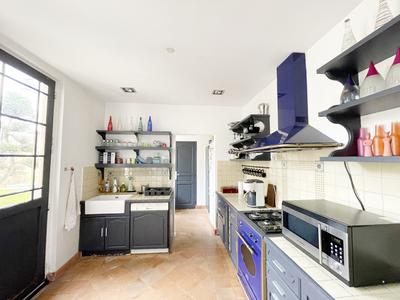 Maison - 241 m² - 8 pièces