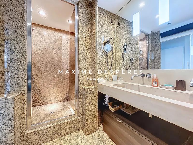 Appartement - 188 m² - 6 pièces