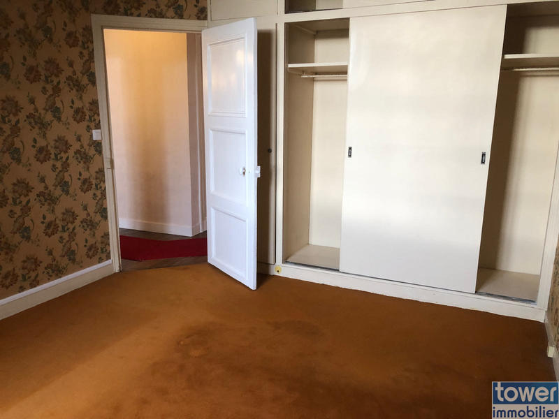 Propriété - 995 m² - 10 pièces