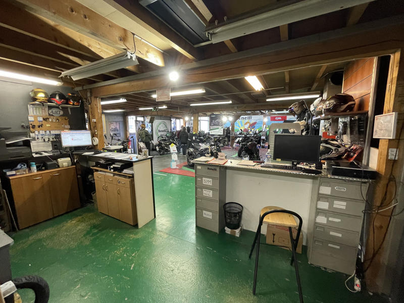 Local commercial - 1 260 m²