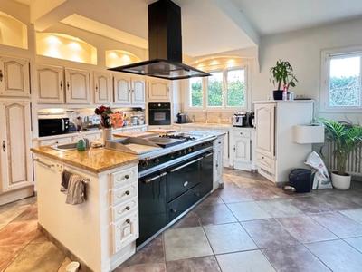 Maison - 309 m² - 10 pièces