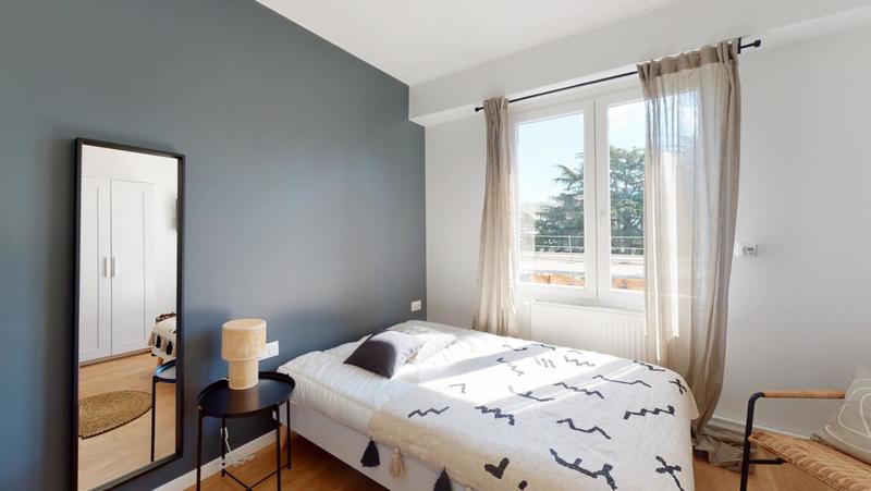 Appartement - 80 m² - 5 pièces