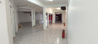 Local commercial - 213 m²