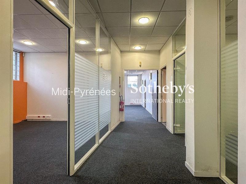 Local d'activités - 317 m²