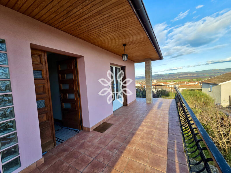 Maison - 146 m² - 9 pièces