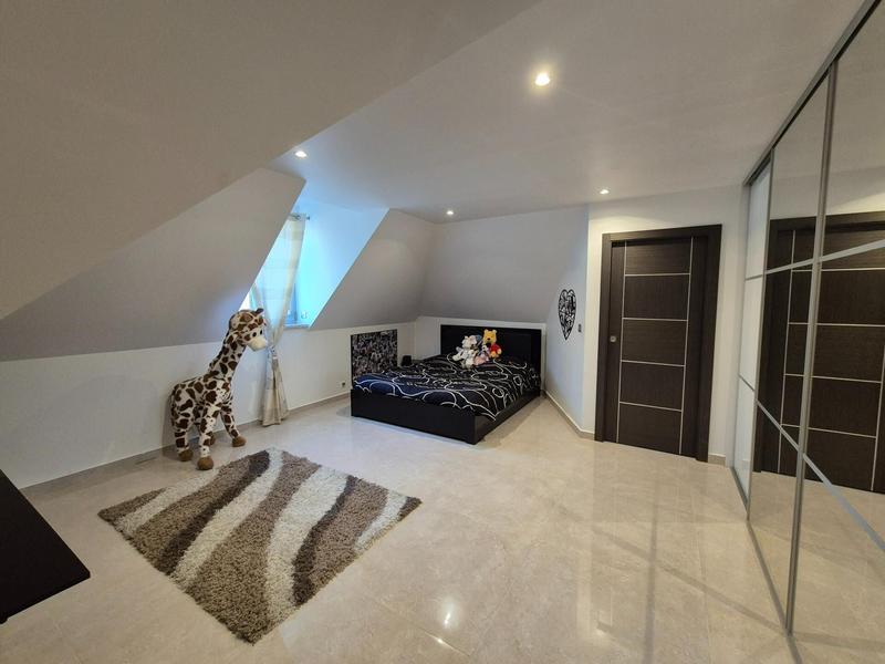 Maison - 471 m² - 15 pièces