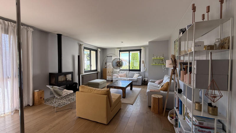 Maison - 280 m² - 10 pièces