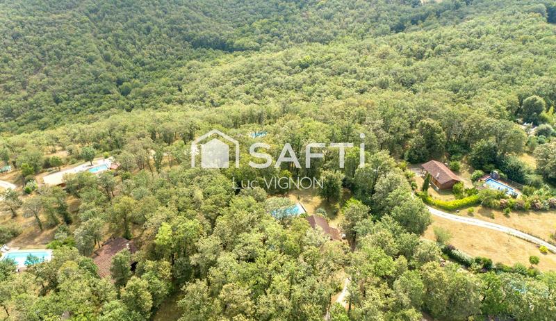 Maison - 456 m² - 26 pièces