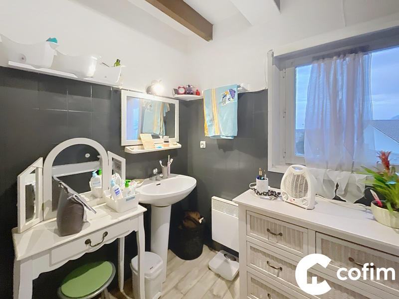 Maison traditionnelle - 236 m² - 10 pièces