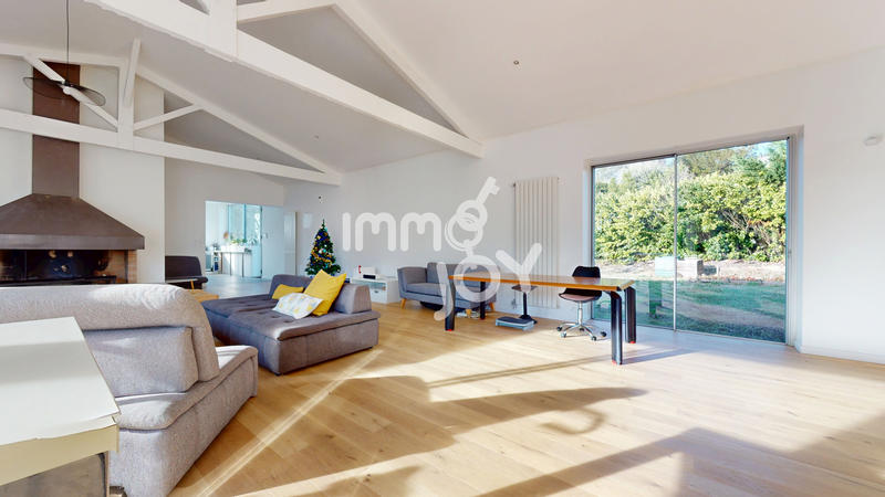 Maison - 217 m² - 5 pièces