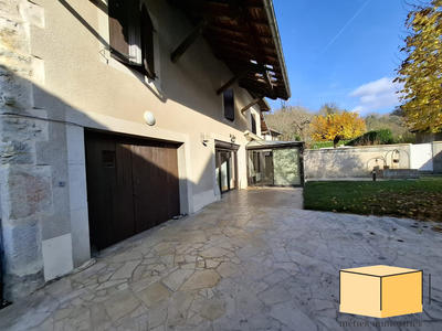 Maison - 198 m² - 7 pièces