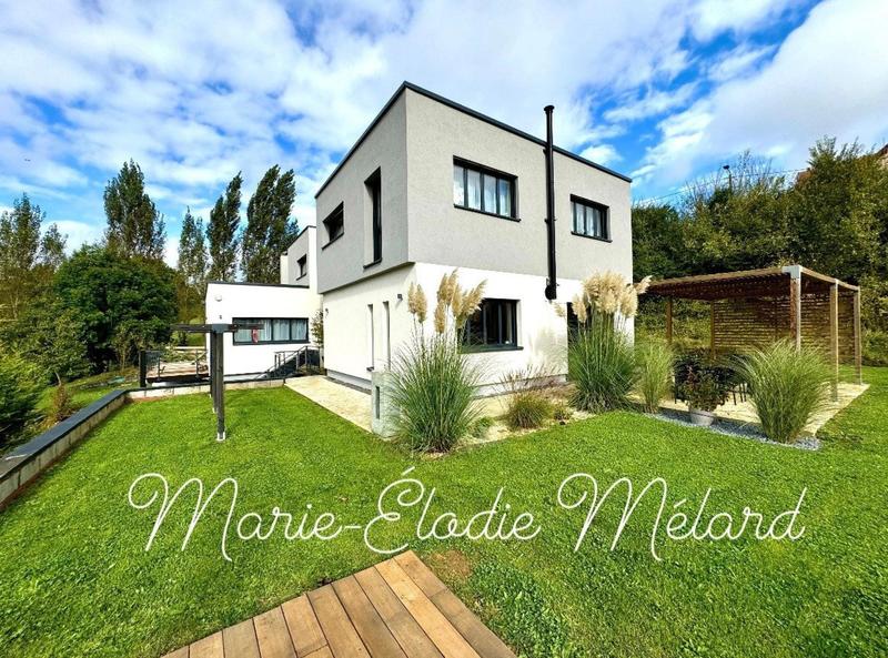 Maison - 250 m² - 10 pièces