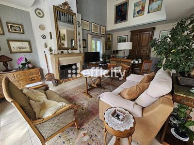 Maison - 196 m² - 7 pièces