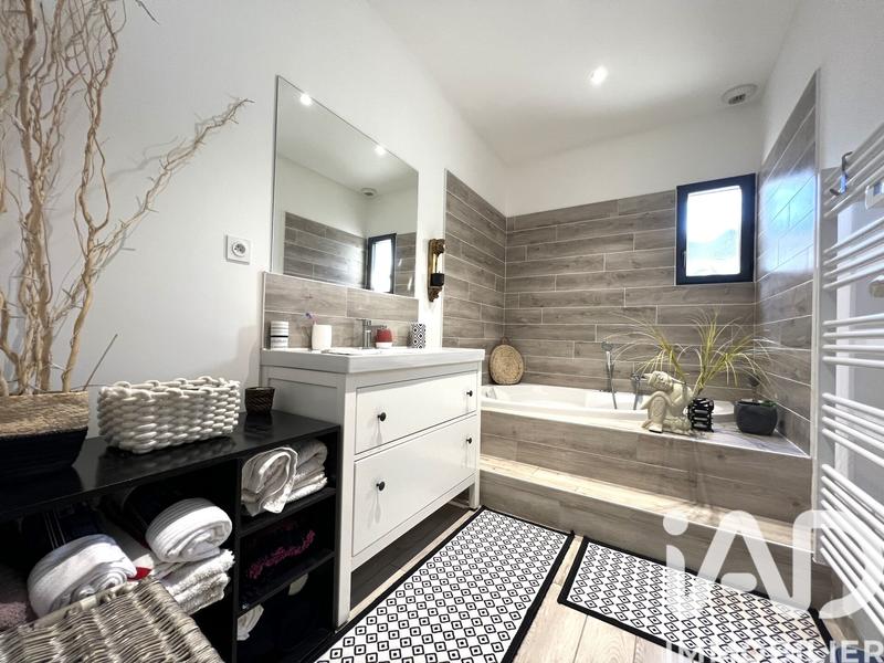 Maison - 198 m² - 5 pièces