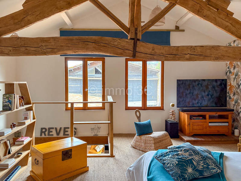 Maison en pierre - 201 m² - 7 pièces