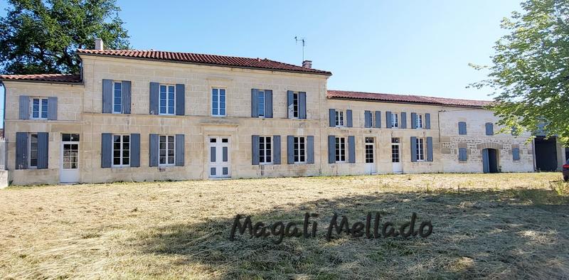 Maison ancienne - 270 m² - 8 pièces