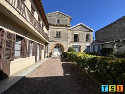 Immeuble mixte - 597 m²