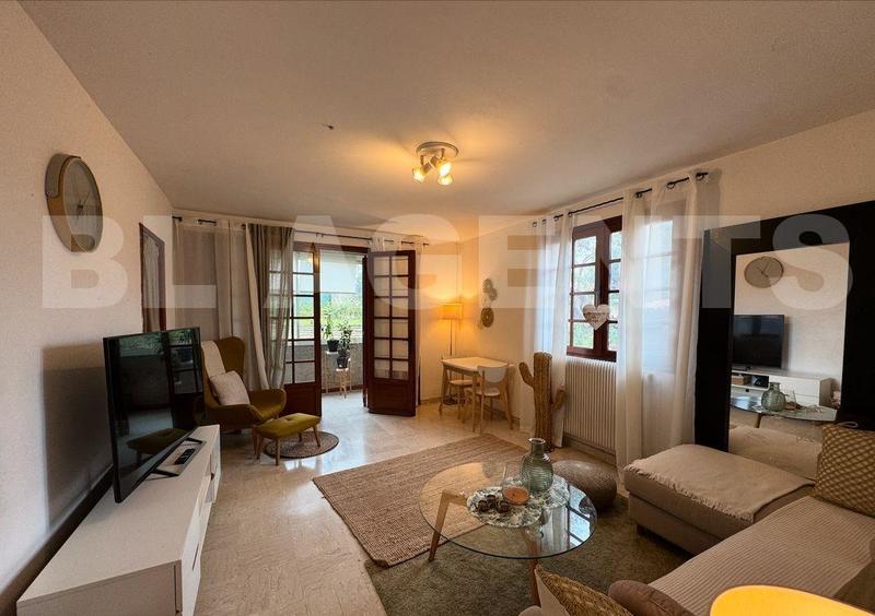 Maison traditionnelle - 235 m² - 8 pièces