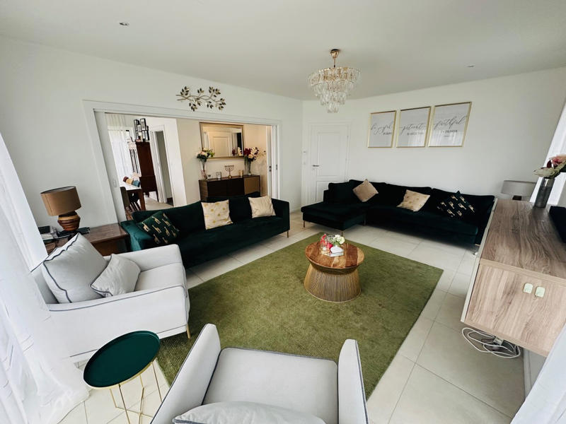 Maison - 267 m² - 8 pièces