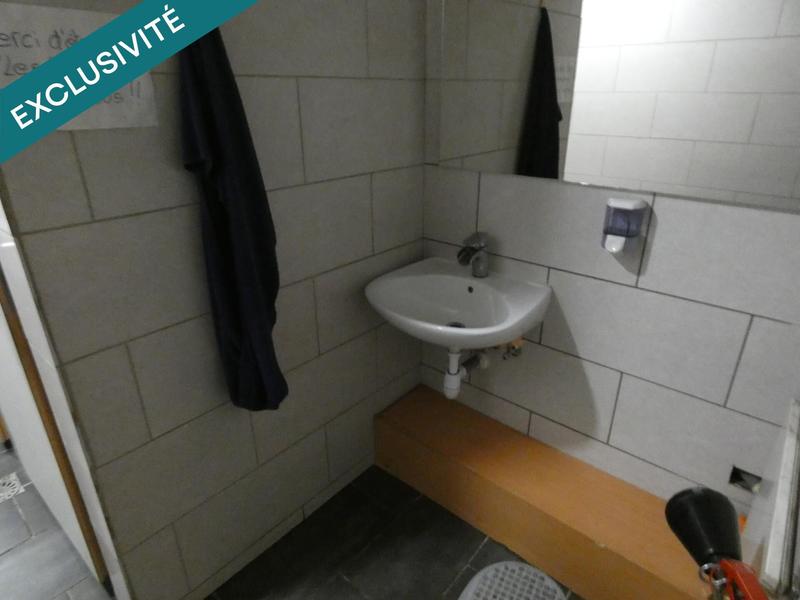 Local commercial - 2 200 m² - 8 pièces