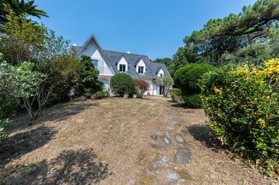 Maison - 261 m² - 7 pièces