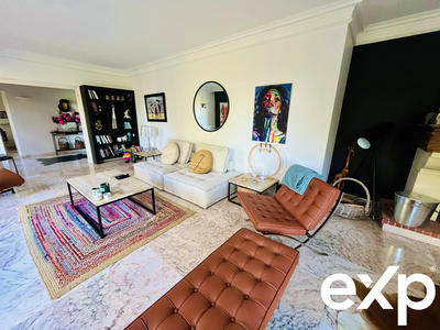 Maison - 298 m² - 10 pièces