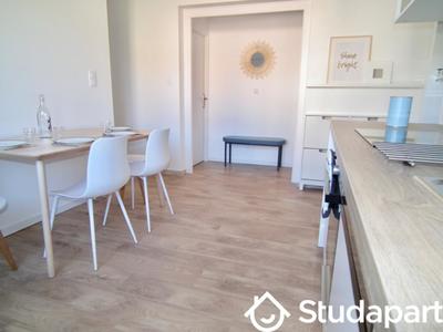 Chambre - 13 m² - 1 pièce