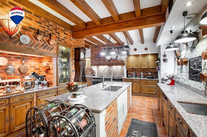 Maison - 306 m² - 6 pièces