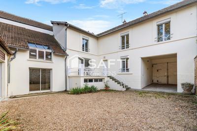 Villa - 237 m² - 9 pièces