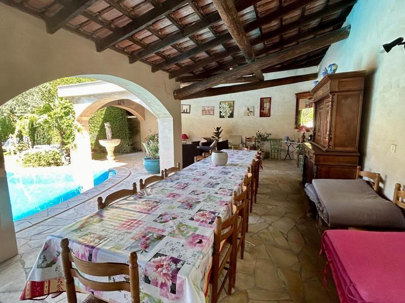 Maison - 266 m² - 7 pièces